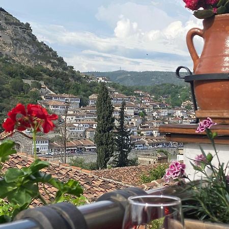 Oda E Skulptorit-Unesco Quarter Berat Extérieur photo