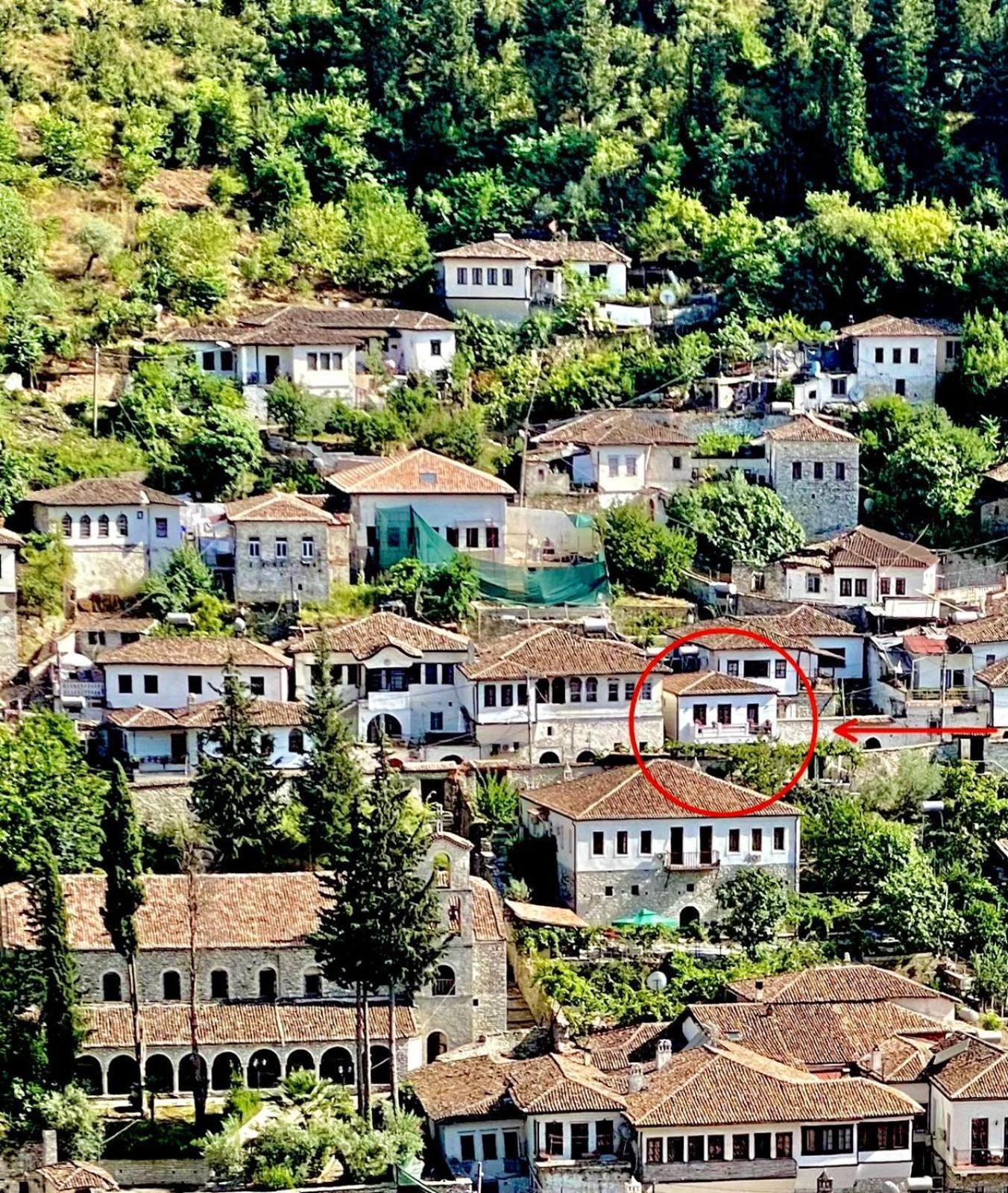 Oda E Skulptorit-Unesco Quarter Berat Extérieur photo