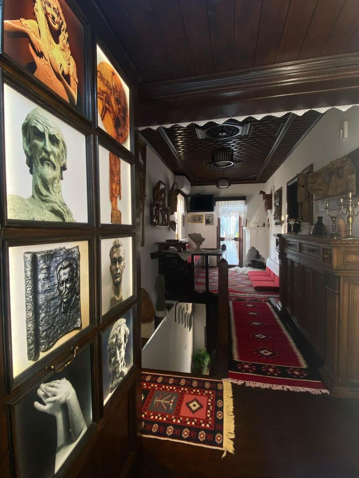 Oda E Skulptorit-Unesco Quarter Berat Extérieur photo